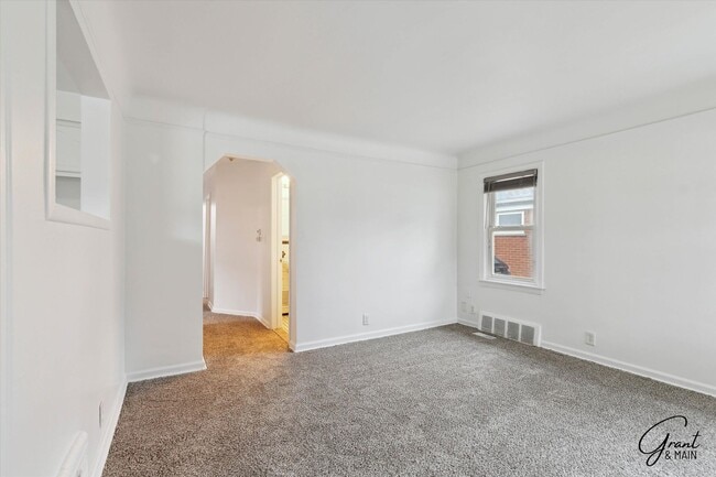 Building Photo - $1250 4 bedroom