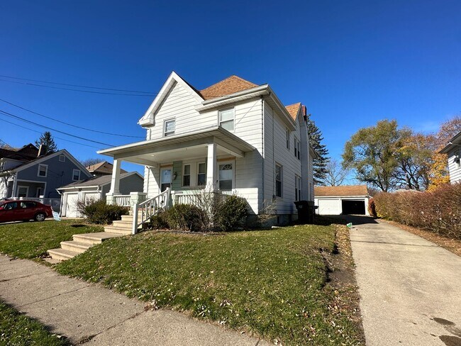 Primary Photo - 310-312 Randolph St