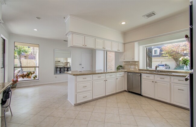 Building Photo - 15835 N Barkers Landing Rd