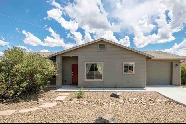 Building Photo - Adorable Two Bedroom House in Diamond Valley