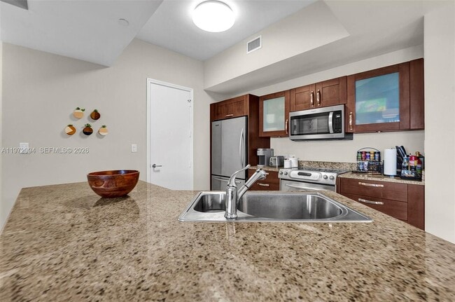 Building Photo - 20000 E Country Club Dr