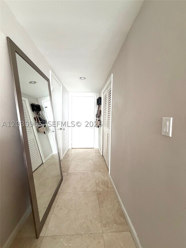 Building Photo - 475 Brickell Ave
