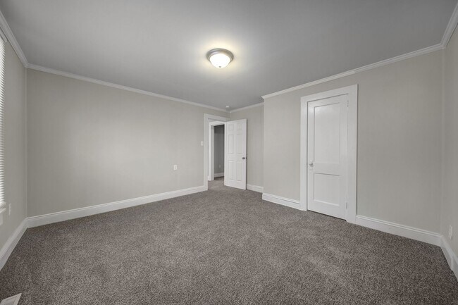 Building Photo - 307 Rice St