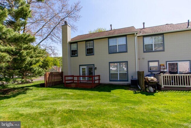 Building Photo - 1739 McNelis Dr