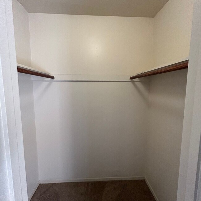 Building Photo - 7206 Creekside Dr