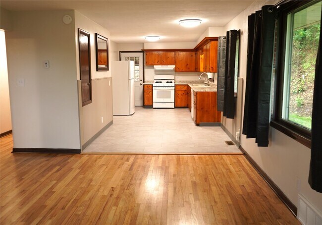 Building Photo - 27 Cornell Ave