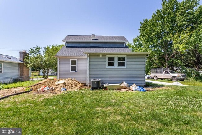 Building Photo - 1227 Tyler Ave