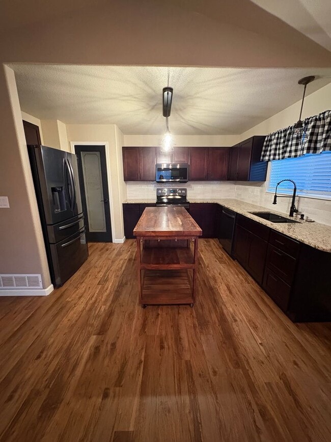 Building Photo - Lovely 3 bedroom/3 car tandem garage home in Lorson Ranch