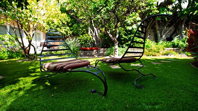 Sitting Areas in garden - 848 17th St