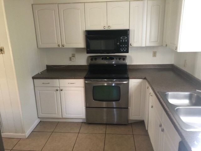 Building Photo - 213 N 6th St