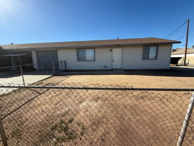 Building Photo - Hesperia Duplex-Spacious 2 Bedrooms, 1 Bat...