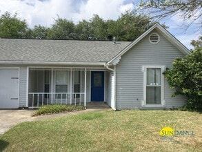 Building Photo - 134 Midland Ct