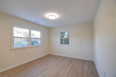 Building Photo - 19 N Forrest Dr