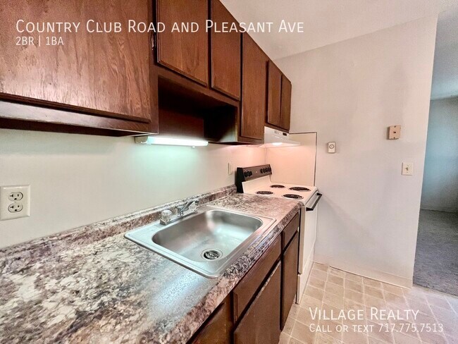 Building Photo - 607 Country Club Rd