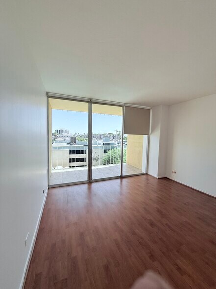 Building Photo - 207 W Clarendon Ave