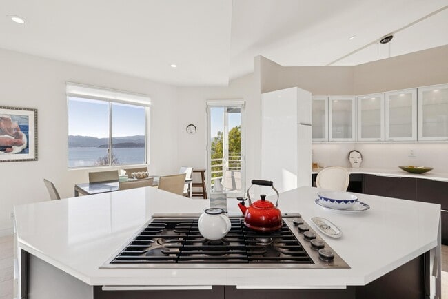 Building Photo - 20 Gilmartin Dr