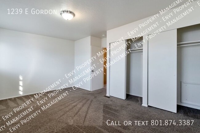 Building Photo - Cozy 2 Bed, 1 Bath Pet-Friendly Home with ...