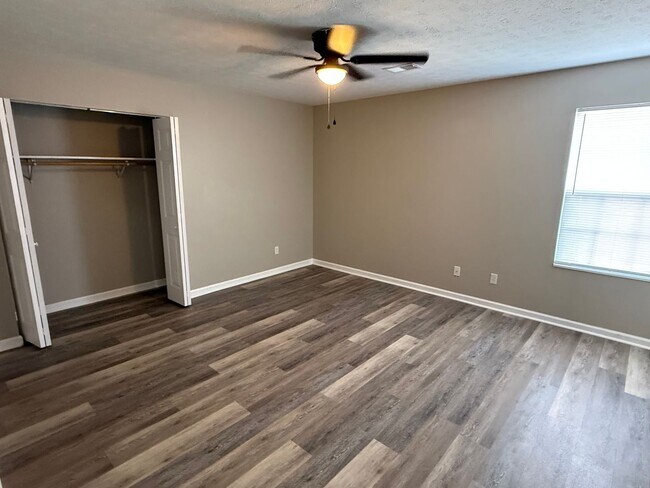 Building Photo - 107 Daneswood Ct