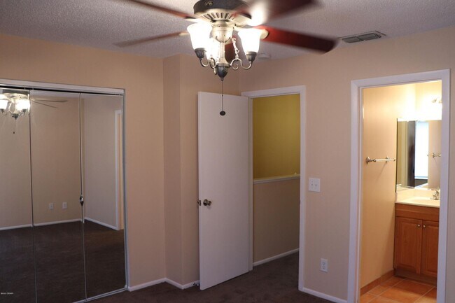 Building Photo - Two Story Townhome