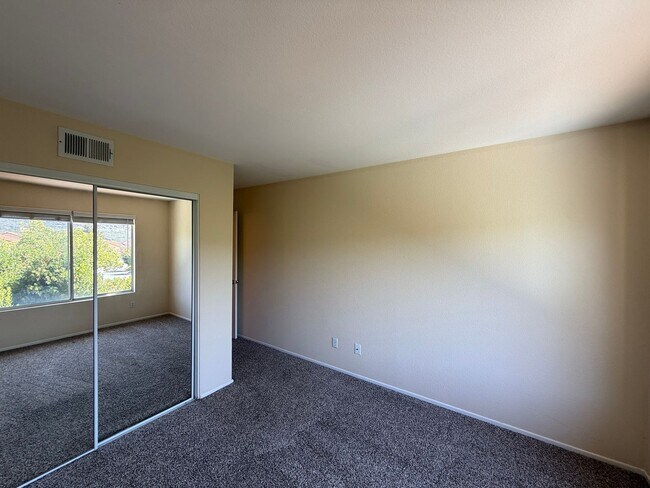 Building Photo - SD: Spacious 2BD/2.5BA Townhome in Sabre Springs with Private Backyard, 2-Car Garage & In-Unit La...
