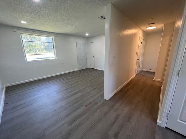 Building Photo - 815 McGee St NE