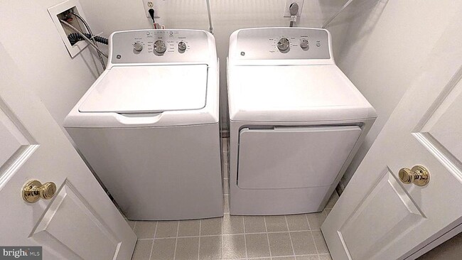 Building Photo - 1379 Heritage Oak Way