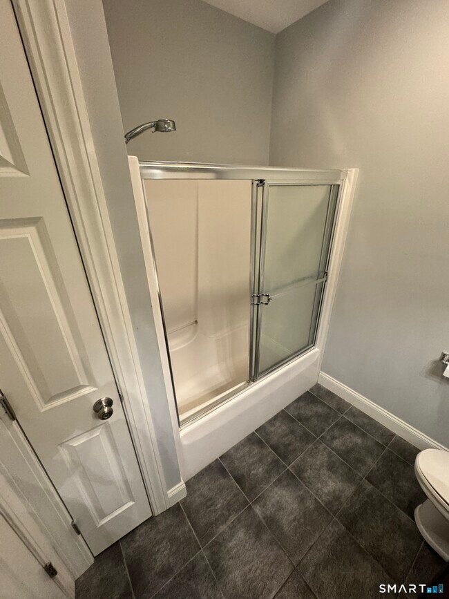 Building Photo - 95 South Ridge Lane