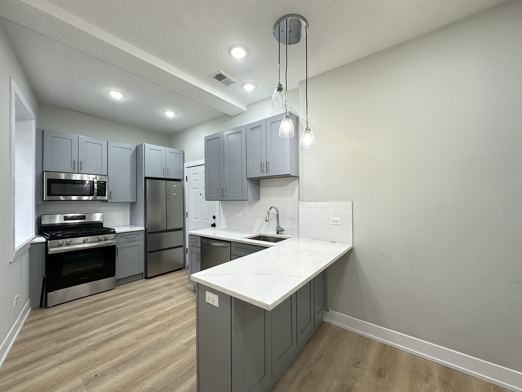 Building Photo - 439 W Belden