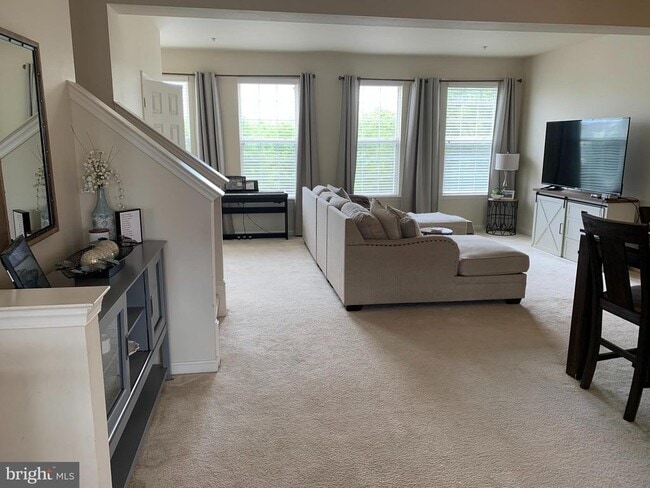 Building Photo - 314 East Wainscot Drive