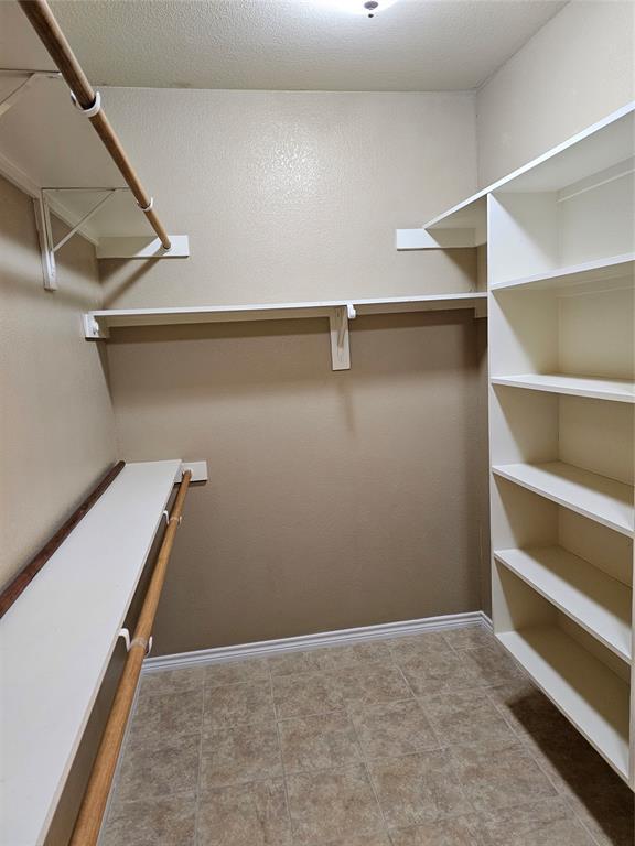 Building Photo - 2106 Red Fox Rd