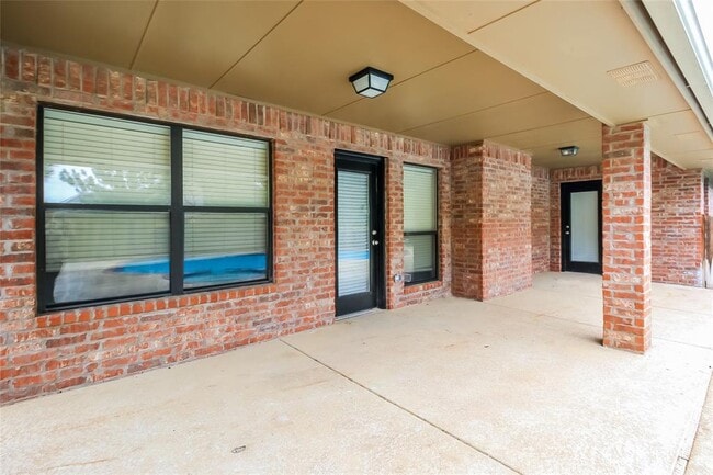 Building Photo - 1632 Hollowbrook