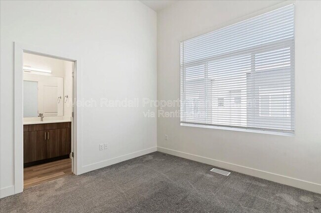 Building Photo - 2342 Leigh Ln