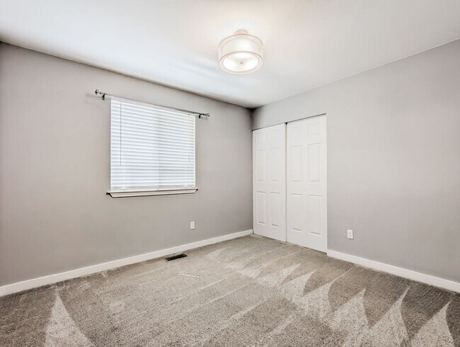 Building Photo - Beautifully maintained move-in ready 4-bed, 2.5-bath home with upgrades throughout!