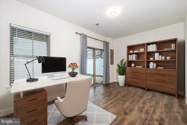 Building Photo - 45366 Daveno Square