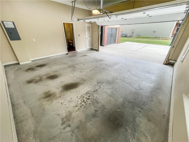 Building Photo - 4450 Wooded Oaks NW