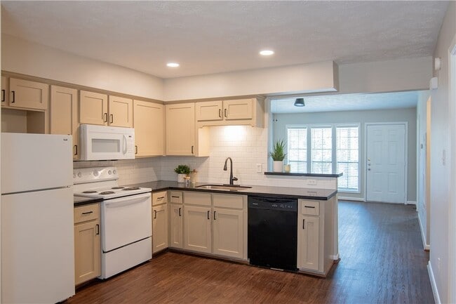 Building Photo - 1902 Woodsman Dr