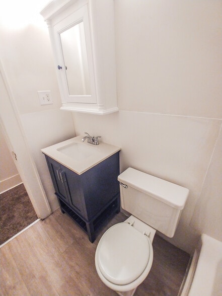 Bathroom - 2527 Reed St