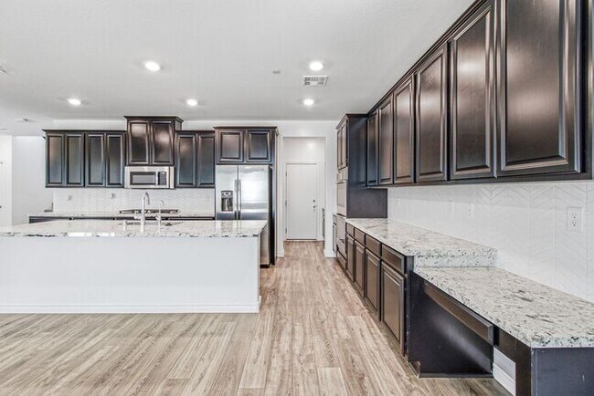 Building Photo - 4-Bedroom Two-Story Home with Mountain Views & Resort-Style Amenities
