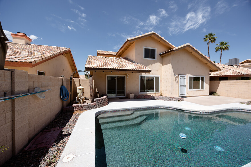 Building Photo - 1421 W Camino Ct