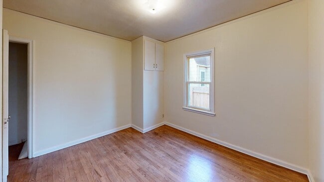 Building Photo - Duplex Available in Beaverdale - 3D Tour