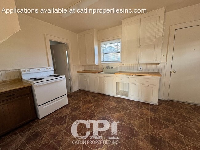 Building Photo - MOVE IN SPECIAL- $99 FIRST MONTH RENT!