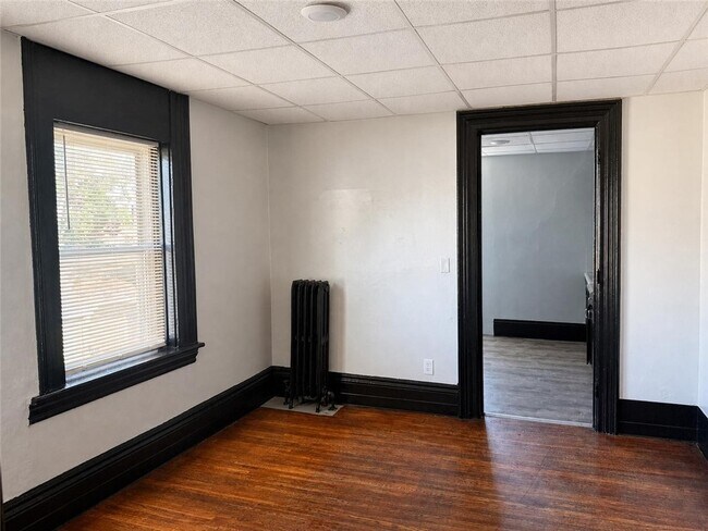 Building Photo - 111-115-115 Lyell Ave