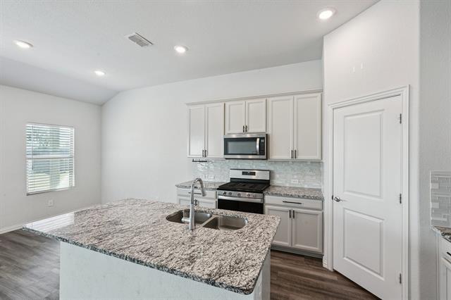 Building Photo - 2115 Clarion Dr