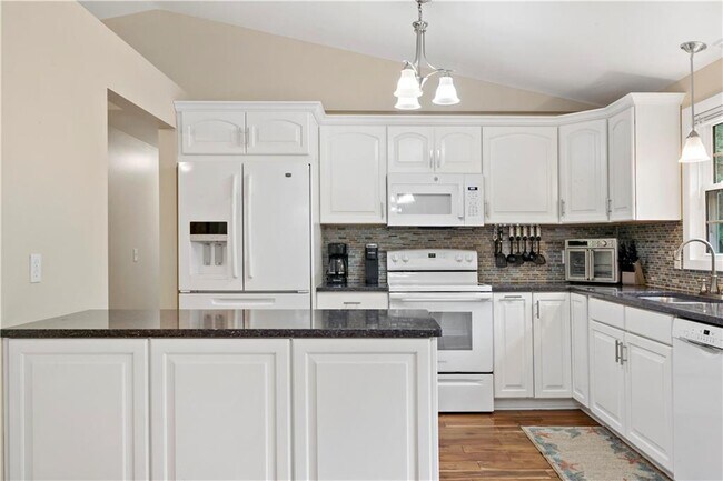 Building Photo - 374 Gardiner Rd