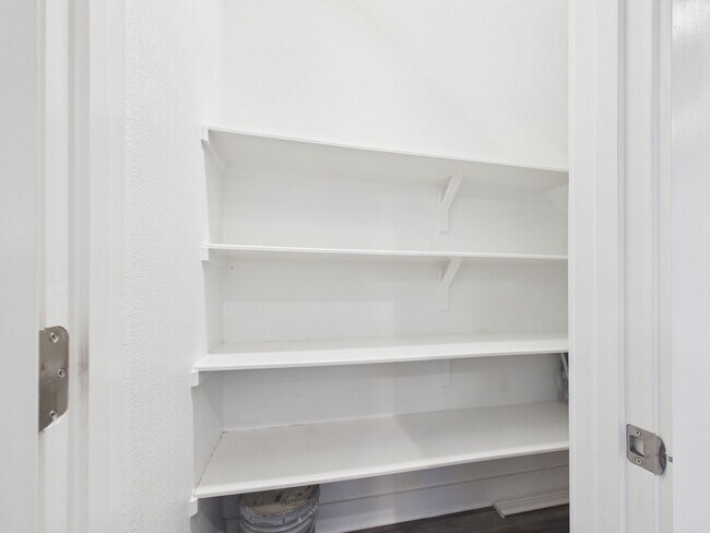 Building Photo - 6102 Caddie St