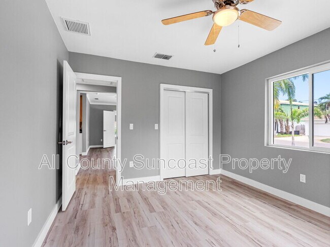 Building Photo - 540 80th Ave