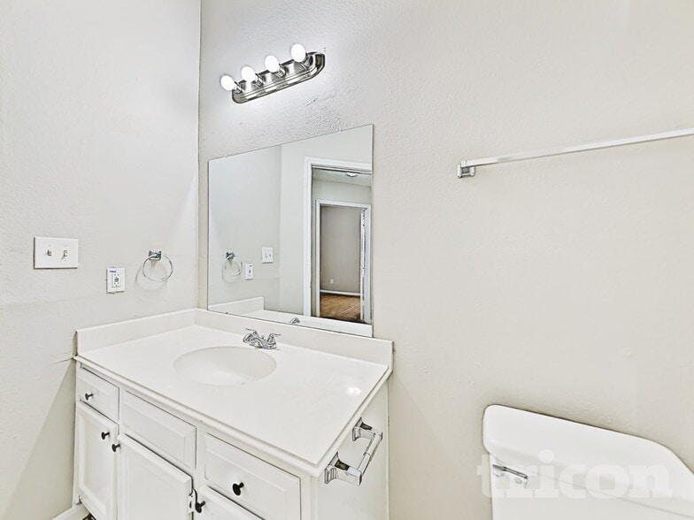 Building Photo - 3215 Boynton Dr