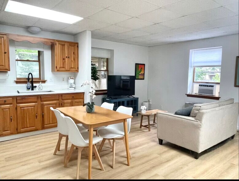 Building Photo - 17 Page St