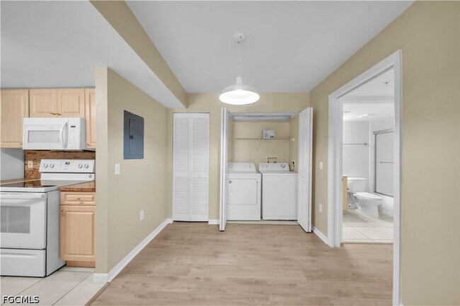 Building Photo - 1767 Four Mile Cove Pkwy