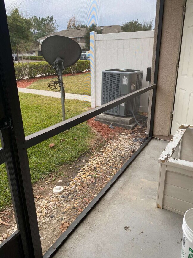 Building Photo - Beautiful 3-Bedroom Townhome in Desirable Oakleaf Plantation – Available Now!